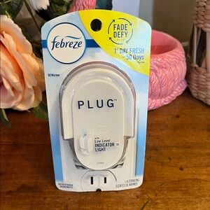 Febreze ❤️‍🔥 Plug Oil Warmer with Fade Defy Technology